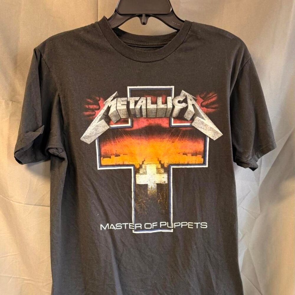Metallica Men's Black and Grey T-shirt